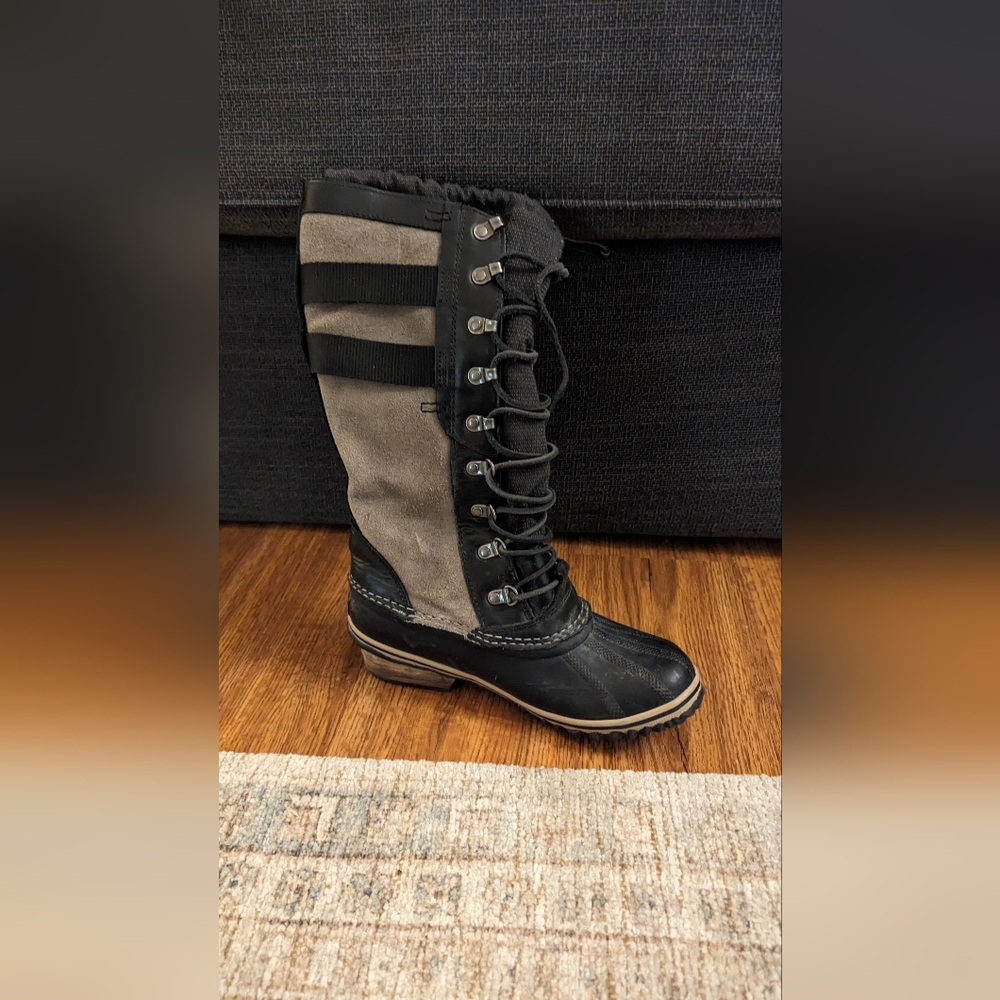 sorel conquest carly lace up boots in black 7.5